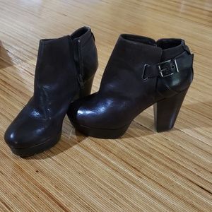Gianni Bini booties